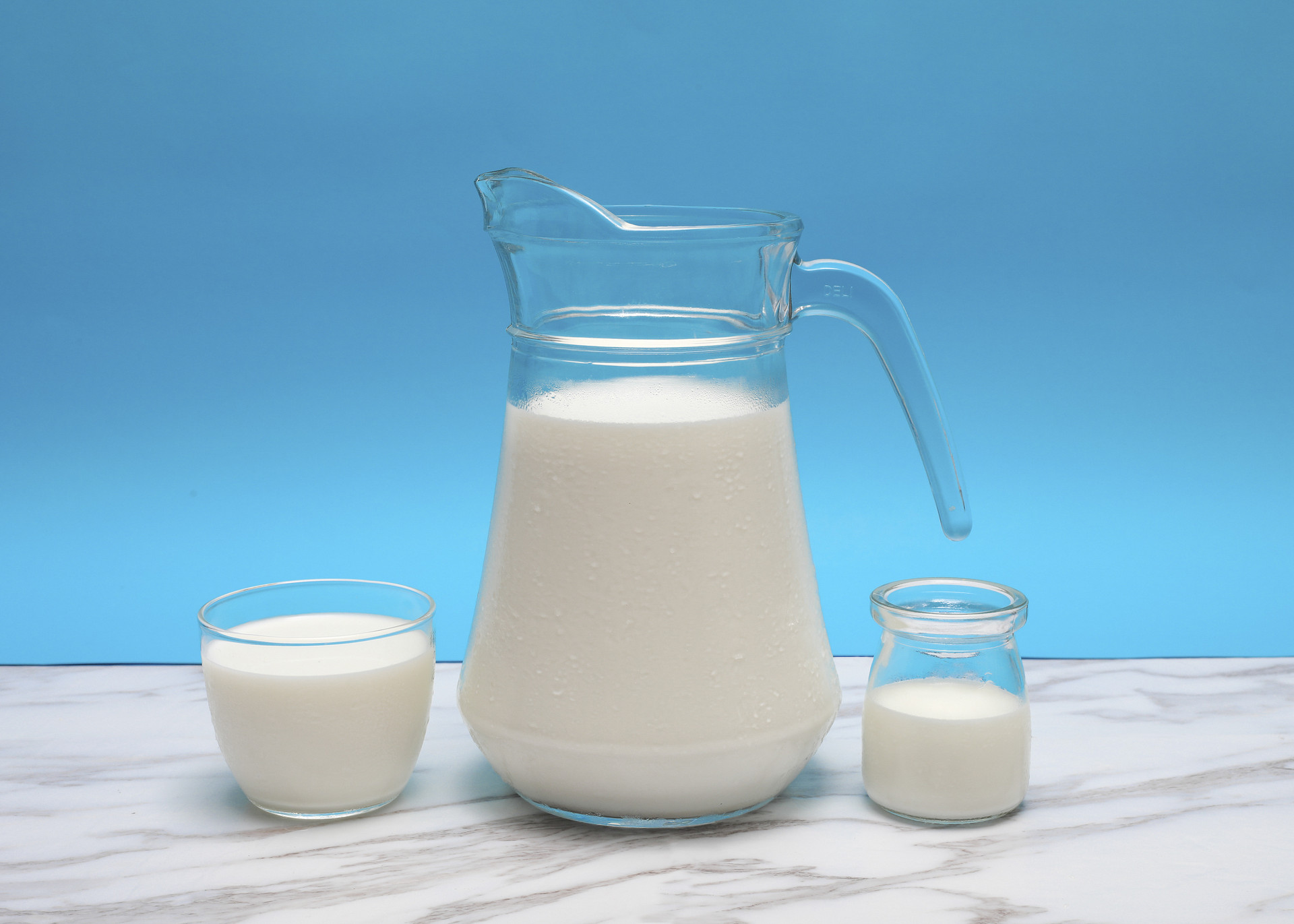 摄图网_500646714_banner_创意玻璃器皿盛放牛奶（非企业商用）.jpg